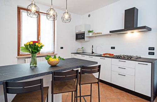 Costermano Chalet De Esquí | Regarda - "Villa Ida, Rodole unit" with pool and air conditioning