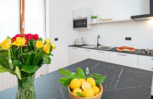 Costermano Chalet De Esquí | Regarda - "Villa Ida, Rodole unit" with pool and air conditioning