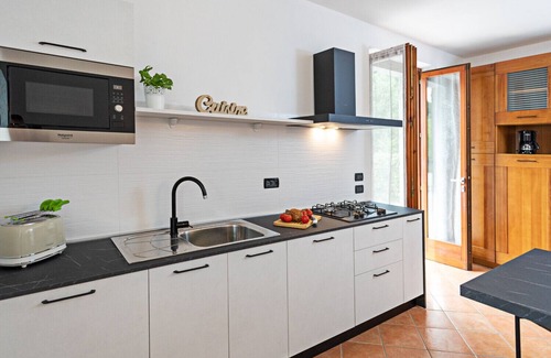 Costermano Chalet De Esquí | Regarda - "Villa Ida, Rodole unit" with pool and air conditioning