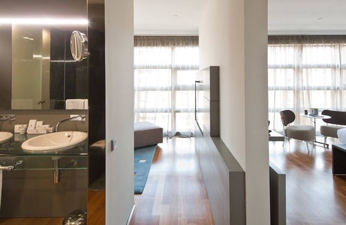 Romareda Hotel | Reina Petronila