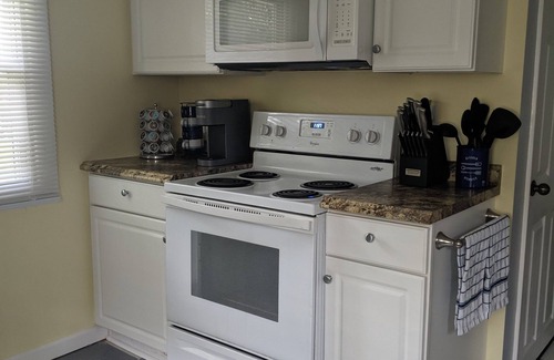 Erie Cabaña | Relax at Moon Dogs Getaway!