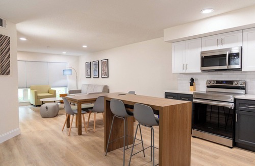 Florida Central Atlantic Coast Hotel | Relax in a Fully Equipped 3BR w/Kitchen & Pool Access – Minutes from Disney