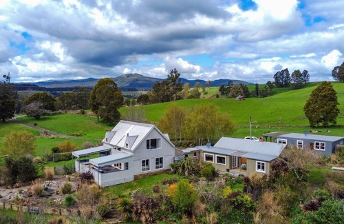 Branxholm Cabaña | Relax in stunning private gardens and explore Tasmania's North East