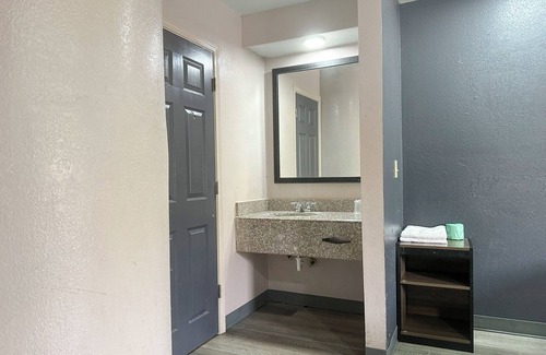 Jackson Hotel | Relax Inn By Oyo Jackson MS Hwy 80/I-20