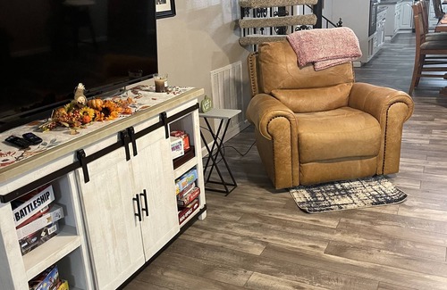 Wilburn Casa | Relax on the edge of Little Red @ Griffin Little Red River Cabin