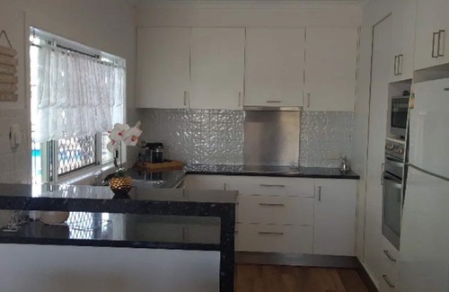 Mossman Cama Y Desayuno | Relax, unwind and chill out. Entire home in Mossman, Australia