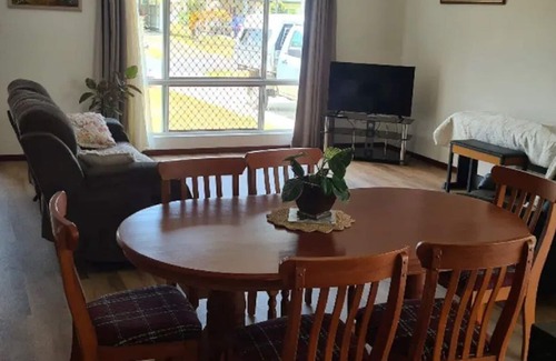 Mossman Cama Y Desayuno | Relax, unwind and chill out. Entire home in Mossman, Australia