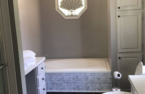 Maryville Casa | Relax while listening to a Natural Waterfall from your Private Park!