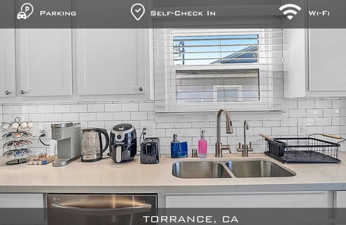 West Torrance Villa | Relaxed Beach Vibes Lodging
