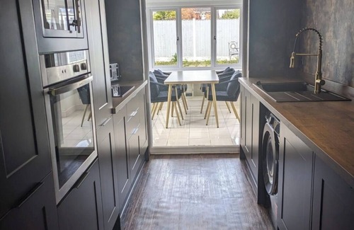 Widnes Casa | Relaxed, Peaceful High Standard Entire Home