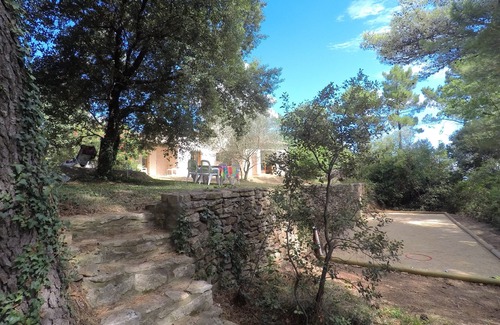 Saint-Julien-de-Peyrolas Casa | Vacaciones relajantes en el sur de Francia