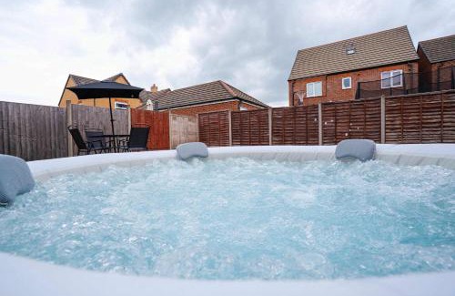 Acresford Casa | Relaxing 5BDR Retreat Hot Tub