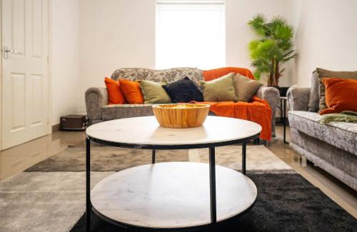 Acresford Casa | Relaxing 5BDR Retreat Hot Tub