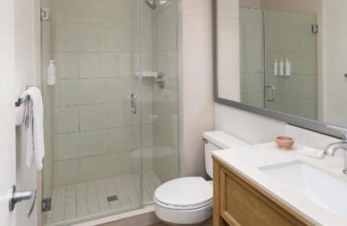 Mission Beach Hotel | Relaxing Beach Vibe Near Pacific & Mission Beach! Onsite Parking and Pool!