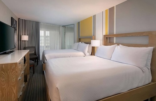 Mission Beach Hotel | Relaxing Beach Vibe Near Pacific & Mission Beach! Onsite Parking and Pool!