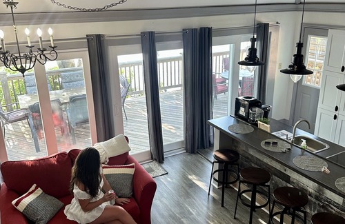 Fenelon Falls Casa | Relaxing Farmhouse Escape