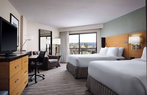 South Redondo Hotel | Relaxing Hideaway in Redondo Beach! Pet-Friendly, Balcony, Near Clark Stadium