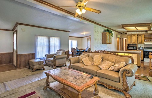 McCondy Casa | Relaxing Prairie Home, 29 Mi to Starkville!