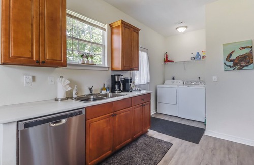 Long Beach Casa | RELAXING & QUIET! Walk to Beach, Fenced in Yard, Updated, Clean, Pet Friendly