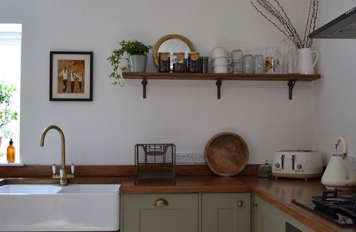 Sampford Brett Cabaña | Relaxing retreat in an 1880's Chapel development, coastlines & national parks.