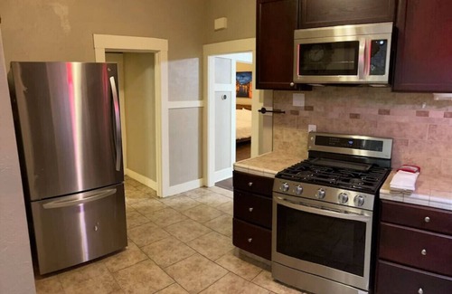 Tower District Casa | 605 N Poplar Ave · 2 King Beds! Fantastic Stylish Bungalow home!❤️??