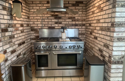 Salyer Casa | Relaxing Riverside Retreat (hot tub and waterfall!)