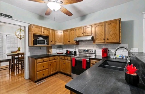 Highland Park Casa | *Relaxing Southern Comfort Retreat*- 5mins from Downtown