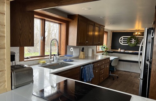 Peoria Heights Casa | Relaxing vacation home by the river! Sleeps 10. 10% discount!