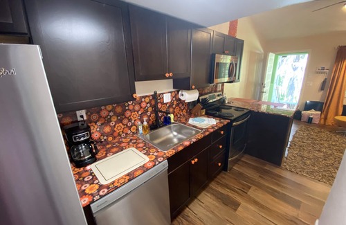 Paradise Lakes Condominio | Relive the 1970's at Boogie Nights in Paradise Lakes. Groovy Baby!