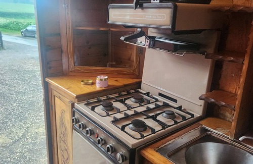 Bishops Castle Cabina | Remarkable 1-Bed Bedford Truck in Bishops Castle