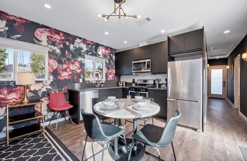 Hollywood Hotel | Remodeled 2BDR in Heart of Hollywood w/ Courtyard | Art Deco by AvantStay