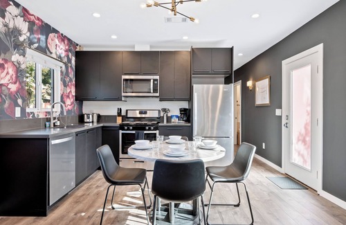 Hollywood Hotel | Remodeled 2BDR in Heart of Hollywood w/ Courtyard | Art Deco by AvantStay