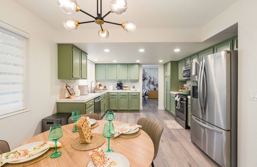 Reno/Tahoe Airport Casa | Remodeled 4BR Home w/Game Room & Backyard Deck