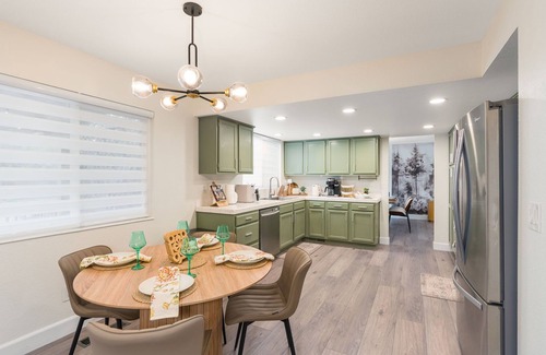 Reno/Tahoe Airport Casa | Remodeled 4BR Home w/Game Room & Backyard Deck