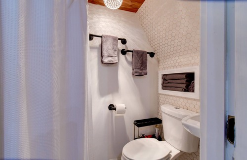 Hoodsport Cabaña | ¡NUEVO! ¡Cabaña remodelada, cerca del bosque nacional olímpico!