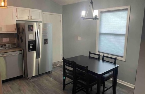 Holden Farms Casa | Remodeled duplex near coliseum