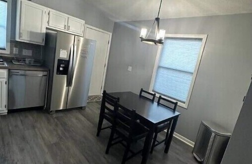 Holden Farms Casa | Remodeled duplex near coliseum