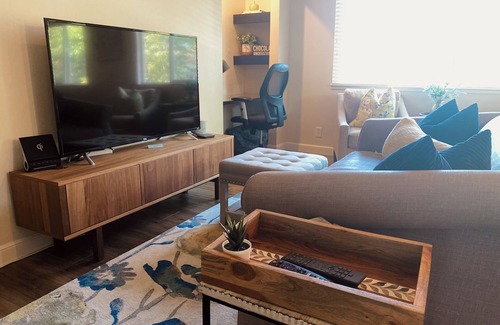 Los Gatos Apartamento | Remodeled in Los Gatos, walking to TraderJoes and parks, minutes to downtown.