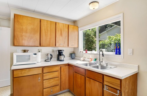 Camano Island Casa | Remodeled waterfront beauty with fast Wifi, sweeping views & beach access