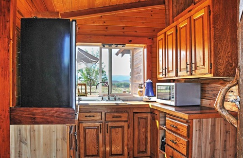 Antimony Cabina | Acogedora cabaña de antimonio con pozo de fuego e impresionantes vistas.