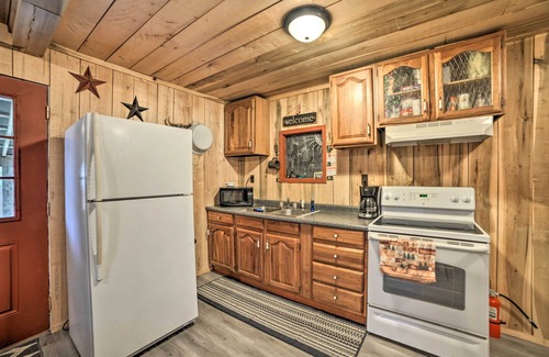 New Concord Cabina | Cabina remota con pozo de fuego y estanque, cerca del lago Kentucky