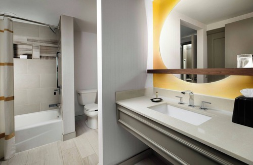 Broomfield Hotel | Renaissance Boulder FlatIron Hotel