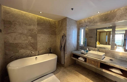 Dhaka Hotel | Renaissance Dhaka Gulshan Hotel
