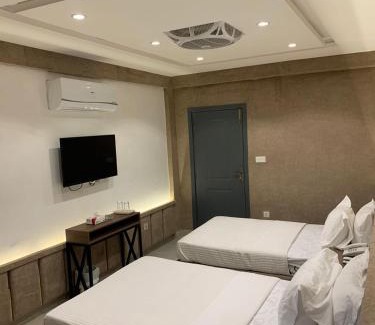 G-8 Sector Hotel | Renaissance Hotels