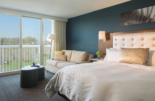 Rutherford Hotel | Renaissance Meadowlands Hotel