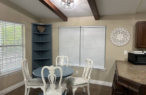 Springfield Casa | Renovated 2br in Springfield - close to Natalbany River