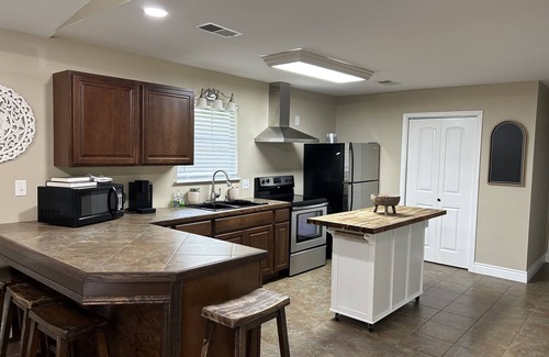 Springfield Casa | Renovated 2br in Springfield - close to Natalbany River