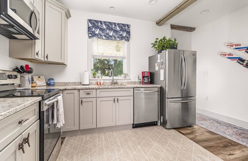 Sanders Beach Casa | Renovated Bungalow near Downtown Pensacola with King Bed!