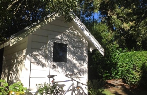 Havelock North Cabaña | Renovated bushman's cottage in beautiful garden.