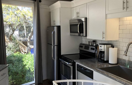 Seabrook Island Cabaña | Casa de campo renovada, a pie de playa, VISTAS, campo de golf, 2 dormitorios / 2 baños, 4 bicicletas, parrilla